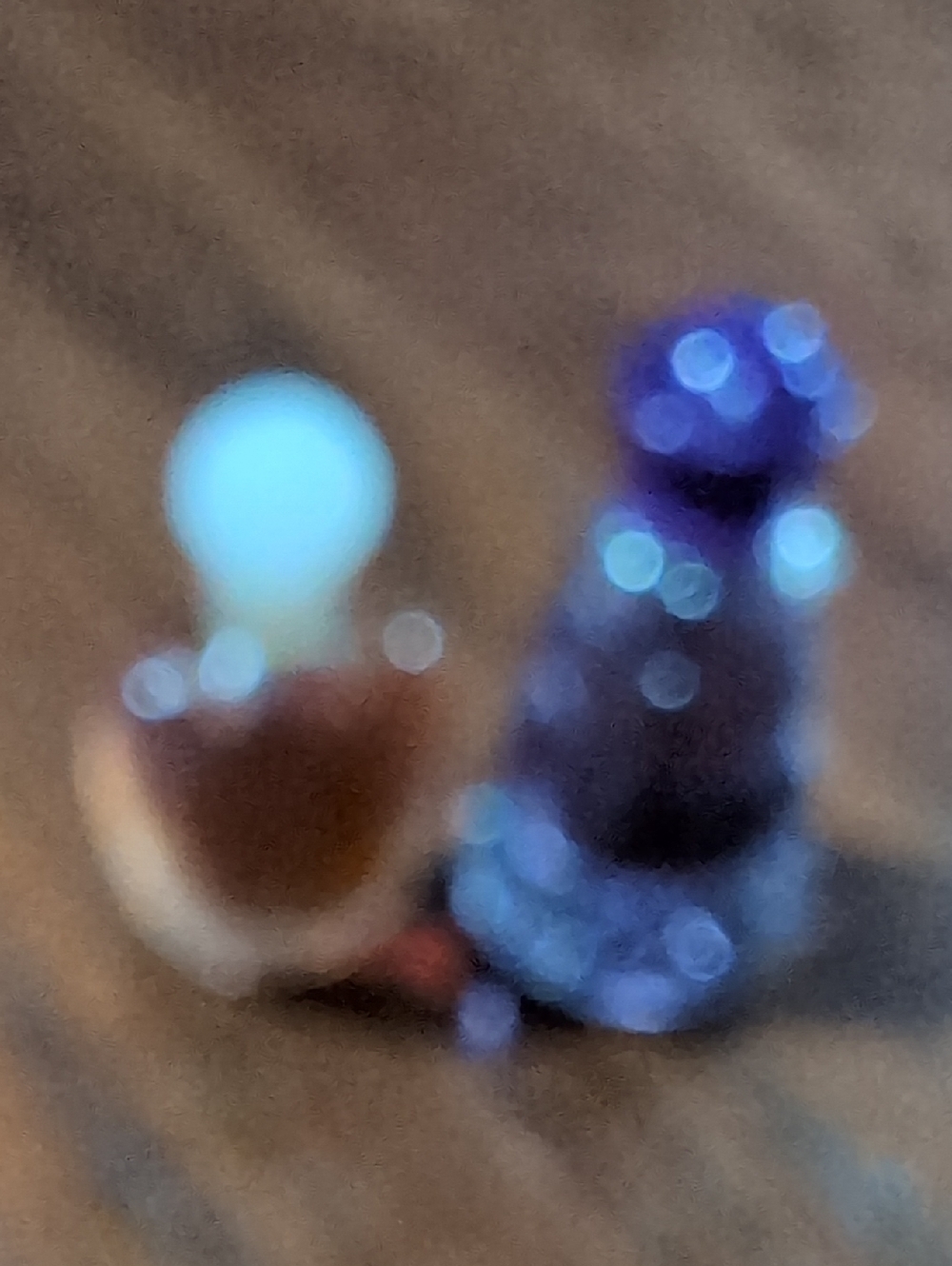 Vintage 1980s set of 7 Mini Perfumes in Plastic Case. - Picture 12 of 14